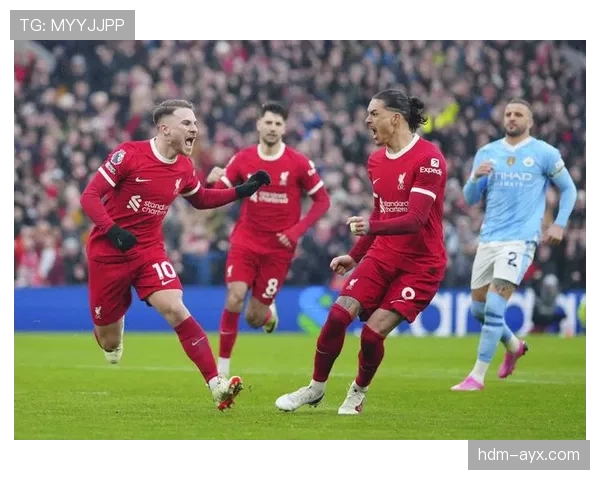 利物浦强敌对决再掀高潮，争冠关键战引全英瞩目