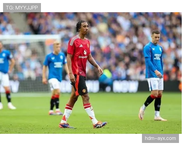 瓦拉内对抗能力持续提升,成球队防线稳固关键 瓦拉内对抗能力持续提升,成球队防线稳固关键